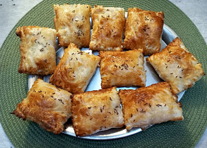 Listové taštičky plněné zelím a uzeným bůčkem
