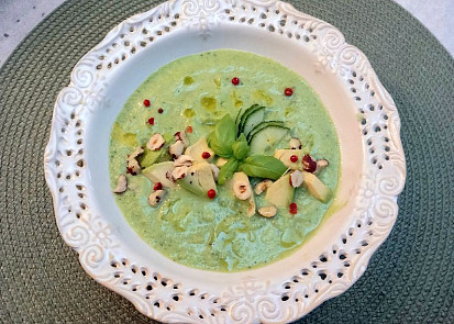 Letní, osvěžující okurkové gazpacho