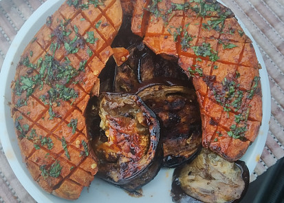 Batáty a lilek na grilu