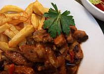 Vepřové nudličky se žampiony v pikantní omáčce