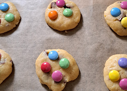 Cookies s čokoládou a lentilkami