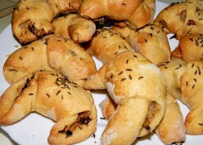 Křupavé rohlíčky plněné zelím