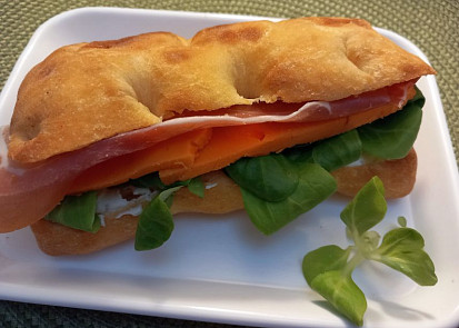 Schiacciata/skačáta sendvič