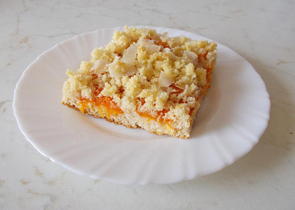 Meruňkový koláč s kokosovými lupínky