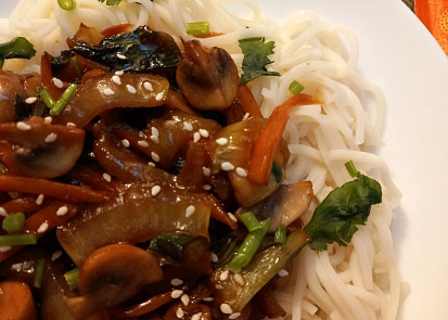 Žampiony s pak choi a mrkví