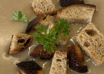 Chlebová blesková polévka z varného mixéru