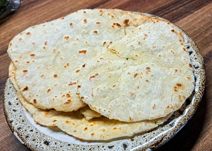 Indický naan s česnekem
