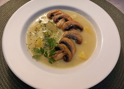 Patizonová polévka s bramborou a žampiony