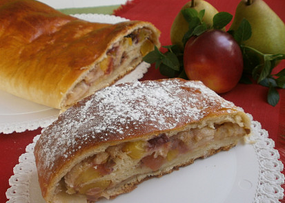 Kynutý závin s hruškami a nektarinkami