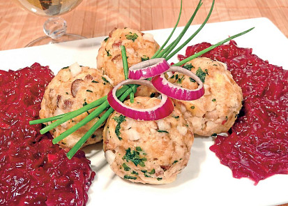 Tyrolské knedlíky s červeným zelím