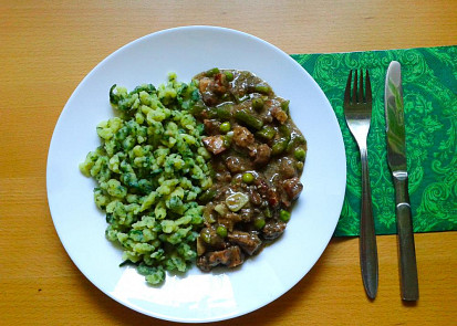 Játra na slanině se špenátovými haluškami