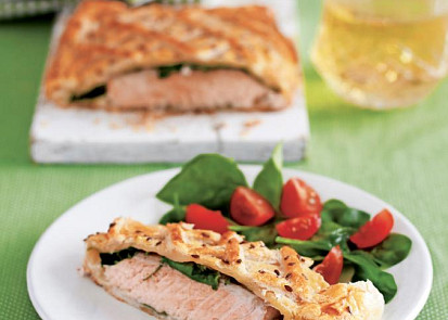 Lososový filet se špenátem v listovém těstě