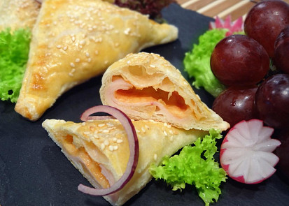 Croissanty se šunkou a jablky