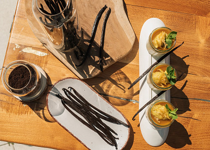 Vanilková panna cotta s mangovým pyré