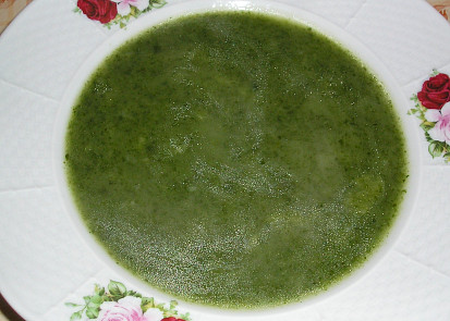 Špenátová polévka s vajíčkem