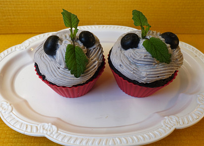 Kakaové muffiny s borůvkovým tvarohem