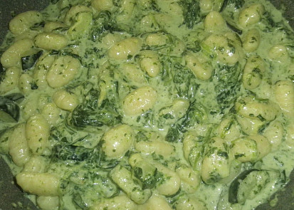 Gnocchi s cuketou a špenátem