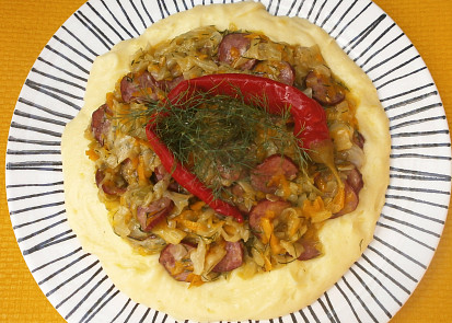 Mladé zelí s klobásou à la bigos