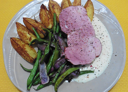 Uzené maso s fazolkami a brynzovou omáčkou