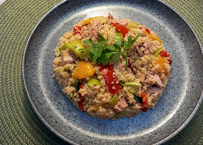 Kuskus s restovanou zeleninou a tuňákem