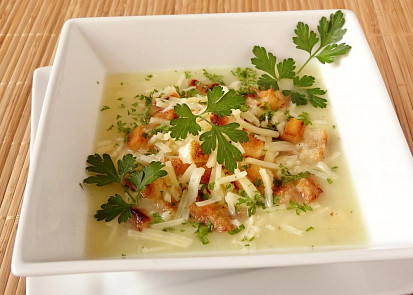 Polévka z pečeného česneku