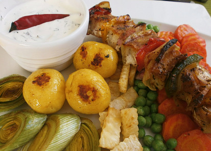 Grilované rybí souvlaki