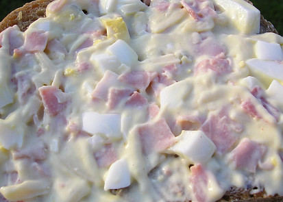 Pomazánka ze sýrů a šunky