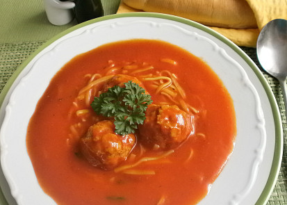 Rajská polévka s masovými knedlíčky a nudličkami