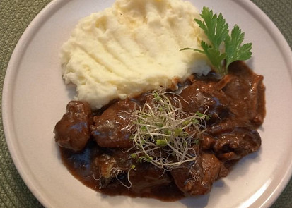 Srnčí na víně s liškami