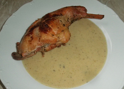 Králík s cibulovou omáčkou