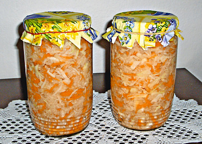 Domácí zelí s mrkví