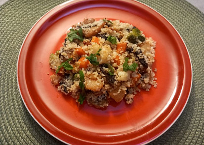 Kuskus s restovanou zeleninou a žampiony