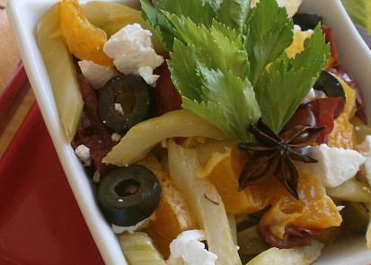 Salát s řapíkatým celerem a pomerančem