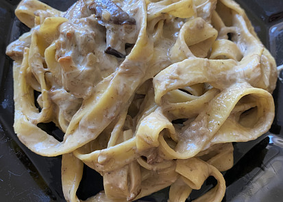 Tagliatelle s čerstvými houbami a smetanou
