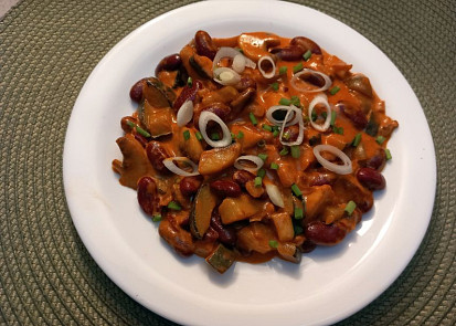 Fazolový stroganoff se žampiony a cuketou