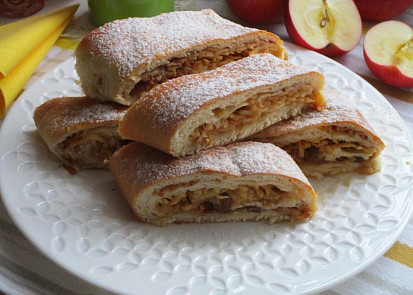 Jablečný kynutý závin