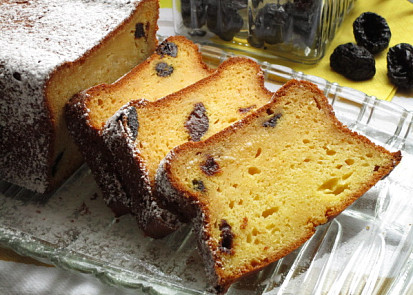 Tvarohový chlebíček se švestkami