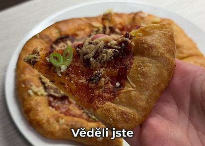 Pizza s plněným okrajem