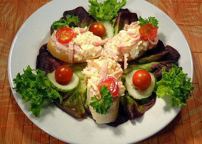 Sýrová pomazánka se šunkou a vejcem