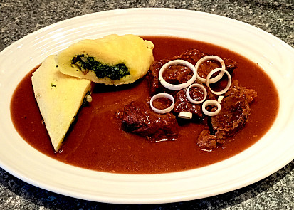 Hovězí krk pečený na česneku