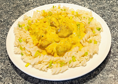 Kuřecí na pórku s kari a kukuřicí