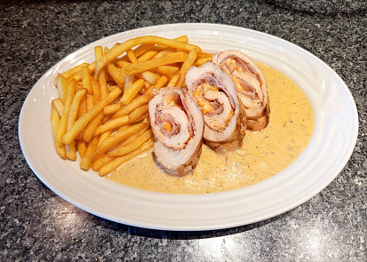 Kuřecí roládky se sýrovou omáčkou