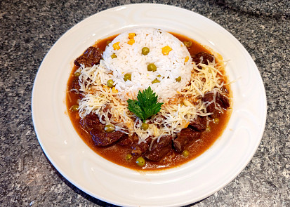 Mexický guláš sypaný sýrem