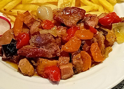 Ražniči tří barev na plechu