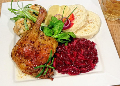 Kachní stehna na česneku