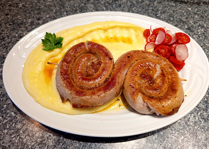 Opečená vinná klobása