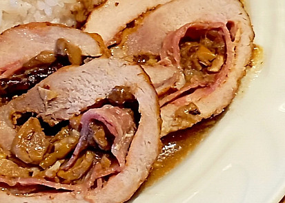 Vepřová roláda plněná houbami