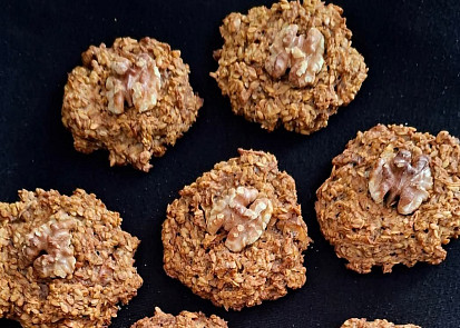 Ovesné sušenky s jablkem a ořechy