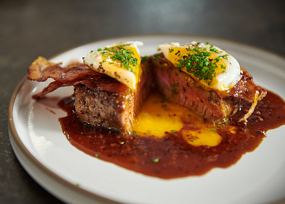 Anglický steak se sázeným vejcem podle Mirka Kaliny