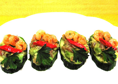 Jednohubky s guacamole a krevetkami